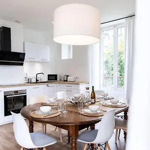 https://superbe-appartement-lumineux-pkg-privatif.hotels-rhonealpes.com